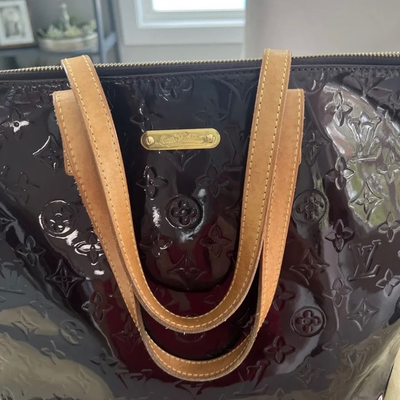 Louis Vuitton Bellevue Handbag Monogram Vernis GM Burgundy - Picture 7 of 10